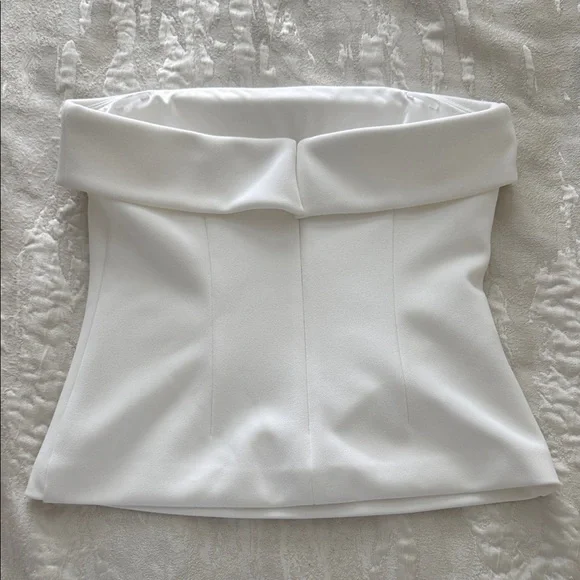 Aritzia Babaton White Bustier Camisole Top
Size: M never worn NWOT - Picture 2 of 5
